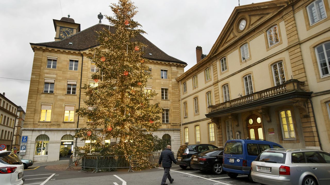 La Ville de Neuchâtel va réduire son éclairage sans renoncer aux illuminations de Noël. [Salvatore Di Nolfi - Keystone]
