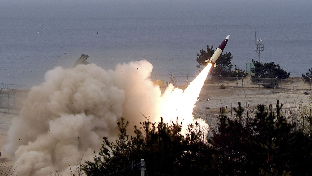 Tirs d'un missile ATACMS lors d'un exercice militaire en Corée du Sud (image d'illustration). [South Korea Defense Ministry  - Keystone]