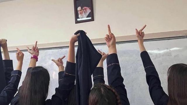 En Iran la vague de contestation gagne maintenant les écoles [RTS]