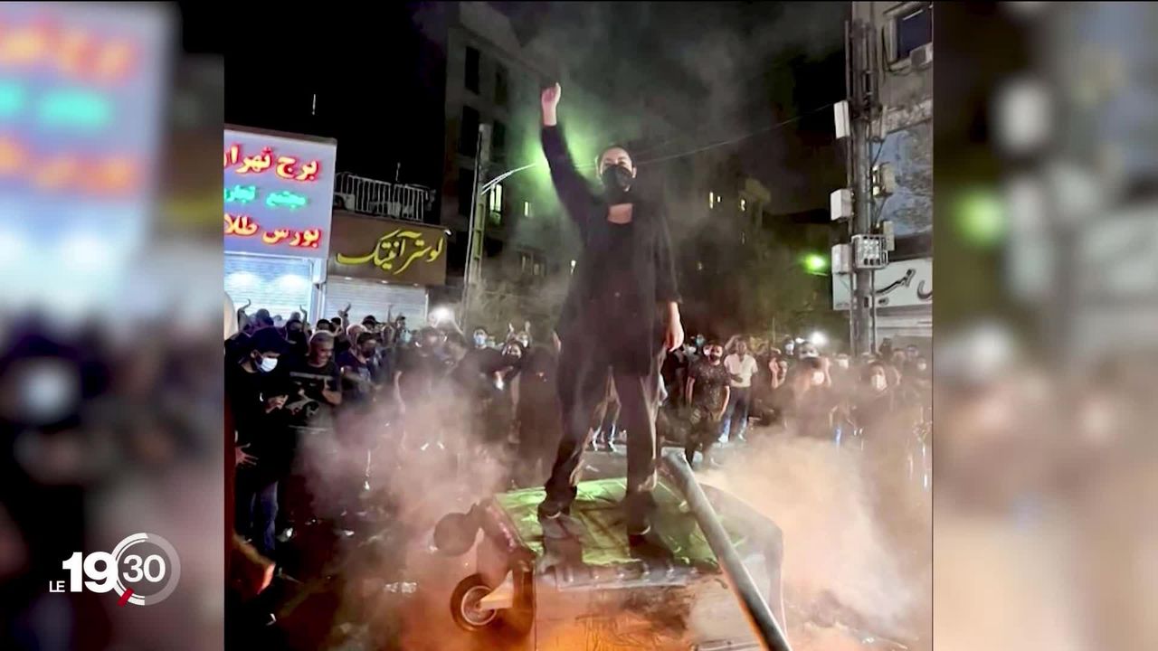 En Iran, les jeunes étudiantes multiplient les gestes d’hostilité à l’encontre du pouvoir islamique [RTS]