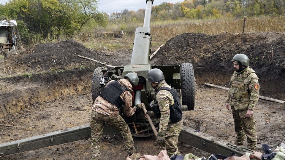 Des soldats ukrainiens sur la ligne de front près de Kharkiv l 5 octobre 2022. [AP Photo/Andrii Marienko - Keystone]