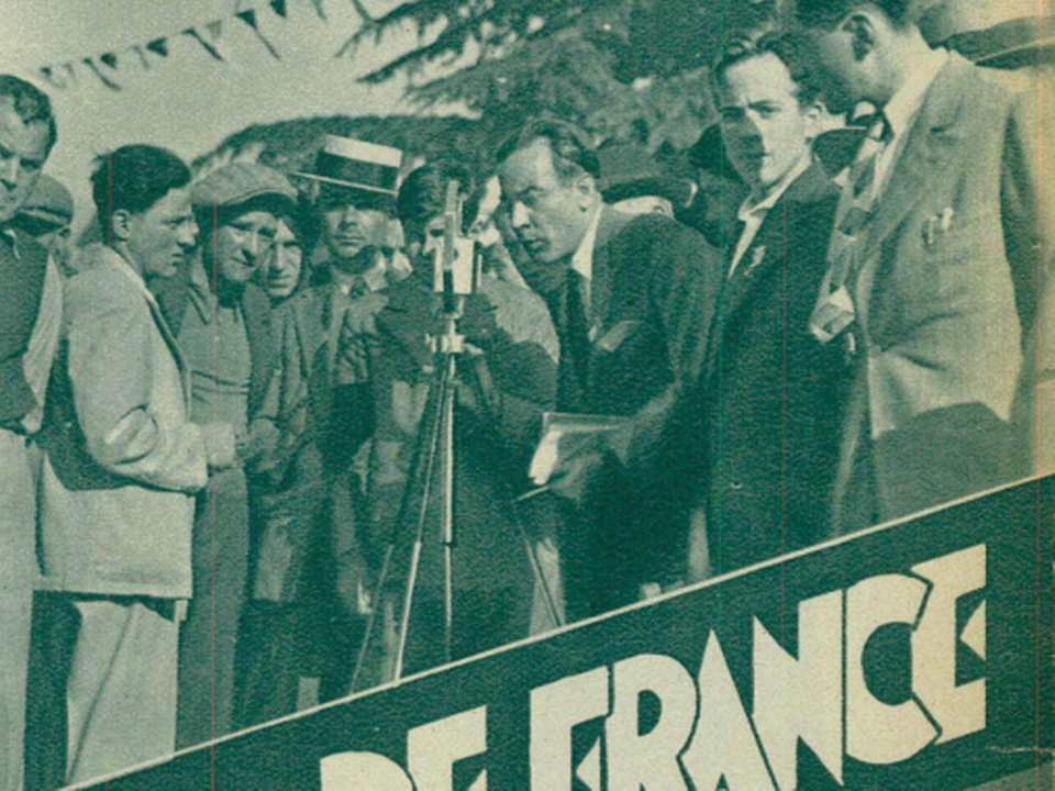 Le reporter de Radio Suisse Romande, Fernand-Louis Blanc, devant le micro. [DR]