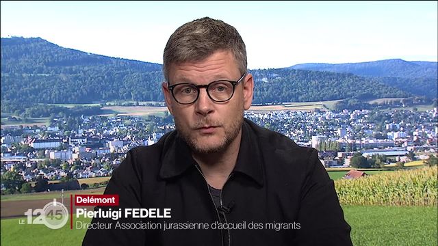 Centre d'accueil saturés: les explications de Pierluigi Fedele, directeur de l'Association jurassienne d'accueil des migrants [RTS]