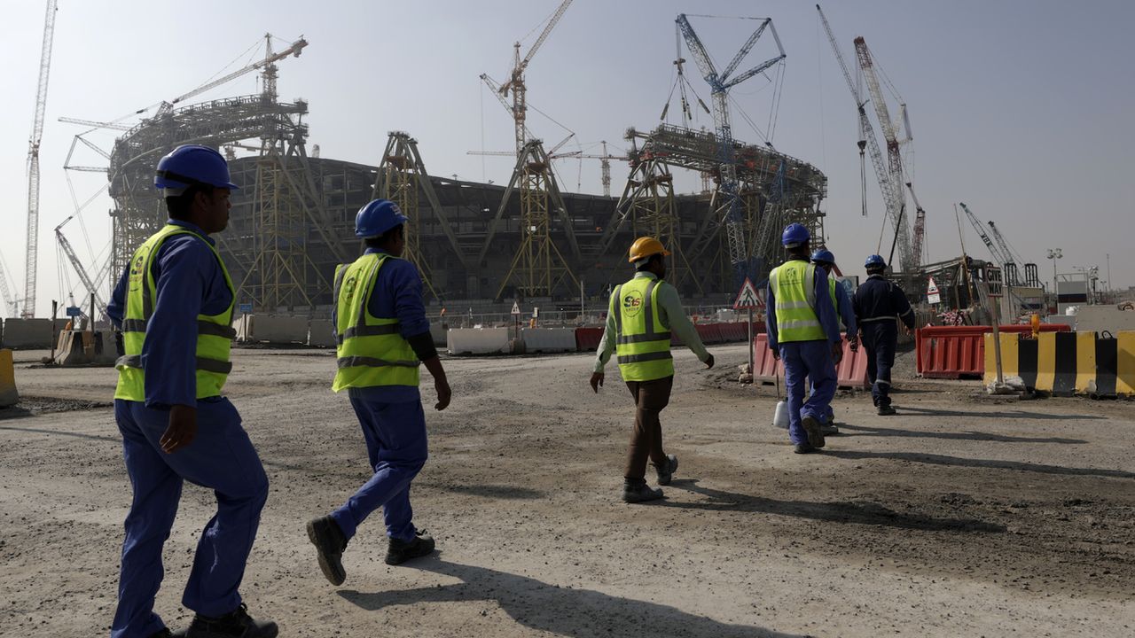 Le Qatar dit non aux ONG qui exigeaient qu'un fonds d'indemnisation soit créé pour les ouvriers blessés ou tués. [Hassan Ammar - Keystone]