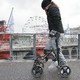 Michel Roccati, bénéficiaire d'un implant, marche debout à Lausanne. [Alain Herzog - EPFL 2021]