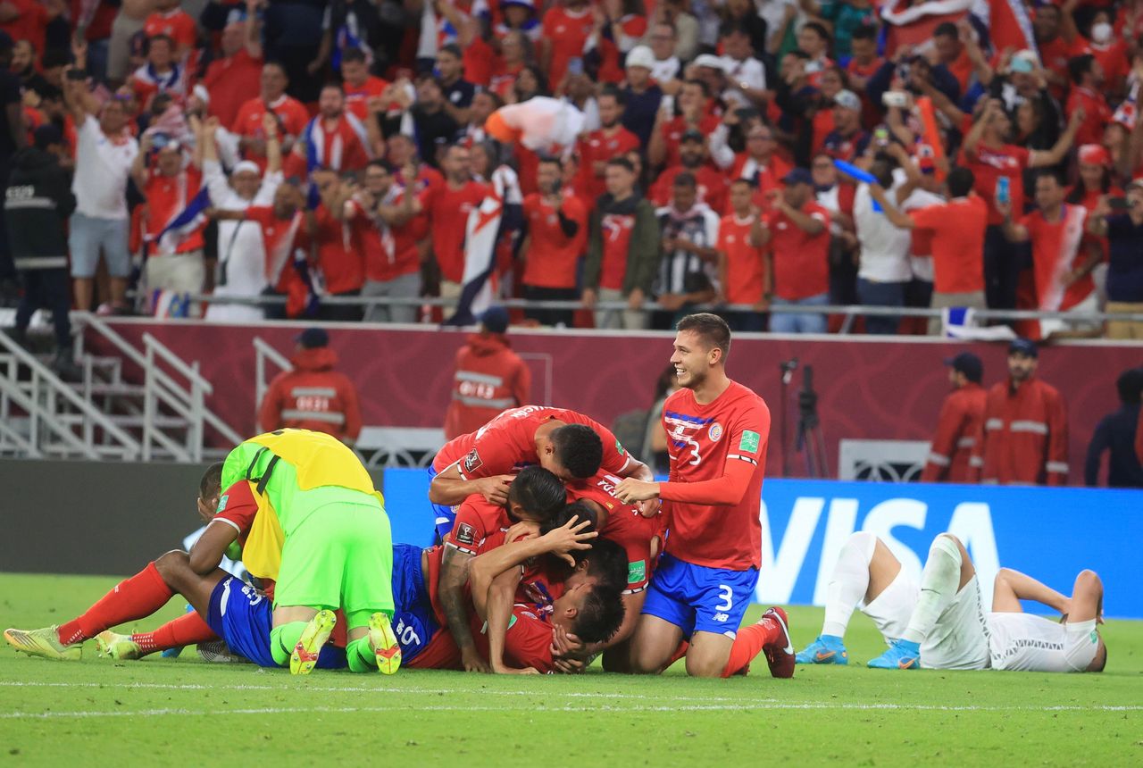Die costa-ricanischen Spieler waren beim Schlusspfiff ihres entscheidenden Spiels gegen Neuseeland emotional.