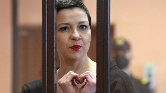 La justice bélarusse a condamné lundi à 11 ans de prison l'opposante Maria Kolesnikova, une des figures de la contestation de l'été 2020. Cette sentence vient couronner la répression de toute opposition au régime d'Alexandre Loukachenko. [VIKTOR TOLOCHKO - SPUTNIK VIA AFP]