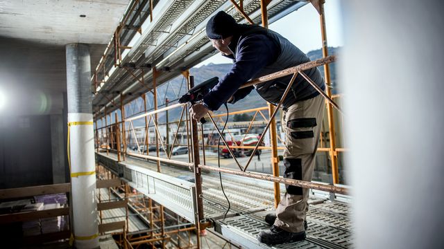 Genève veut renforcer sa lutte contre le travail au noir sur les chantiers. [Olivier Maire - Keystone]