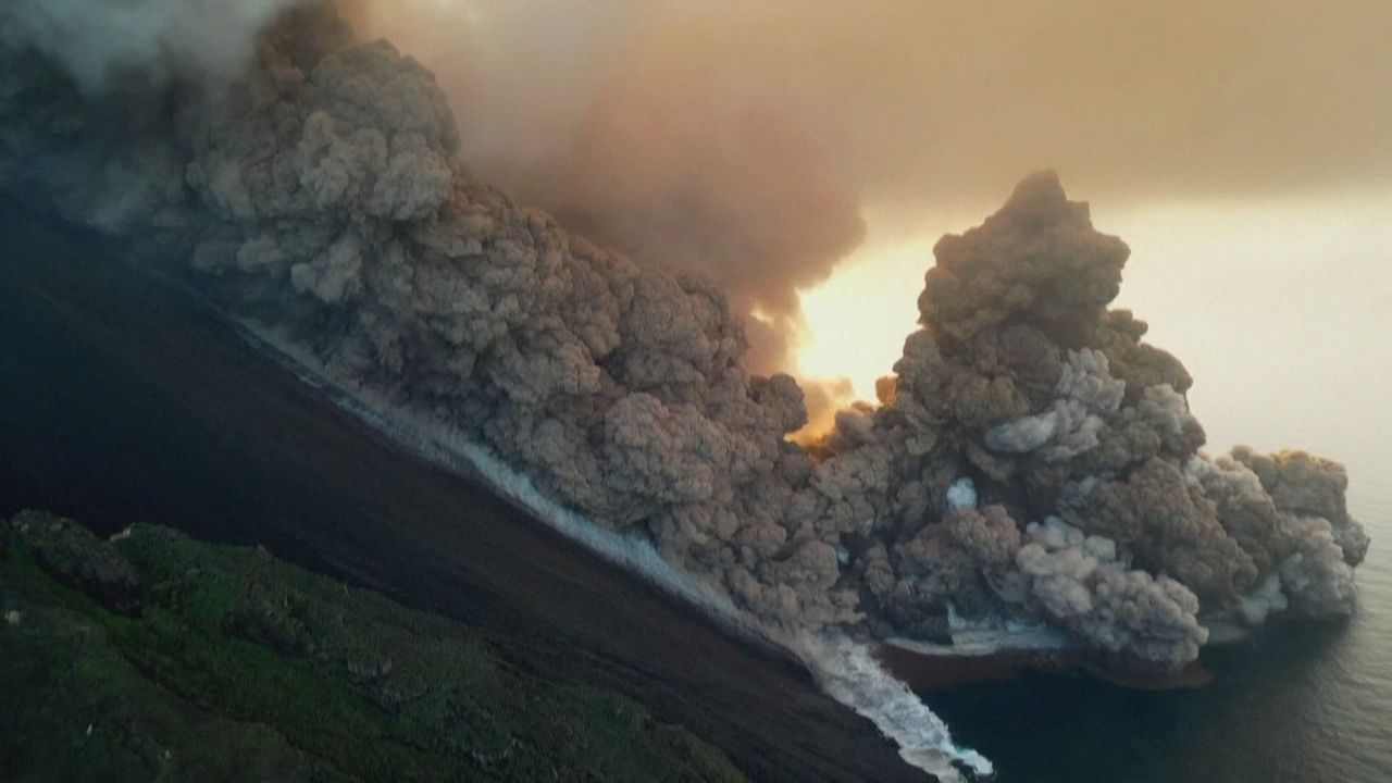 Une nouvelle éruption volcanique frappe l'île de Stromboli [RTS]