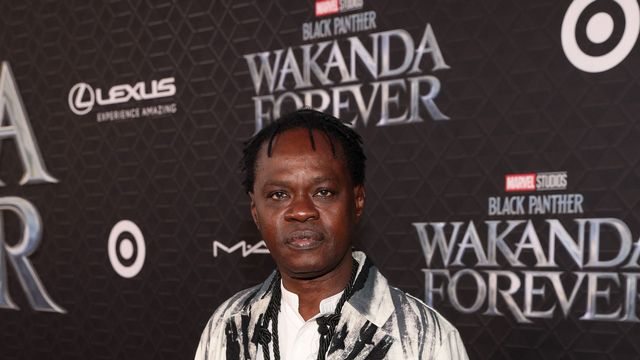 Baaba Maal, co-compositeur et chanteur du morceau phare de "Black Panther" et de "Black Panther: Wakanda Forever", ici à la première de ce dernier film à Hollywood le 26 octobre 2022. [Jesse Grant - AFP]