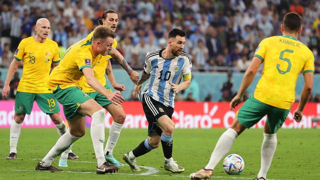 En 8es de finale, Lionel Messi s'en est sorti entre quatre Australiens. La star argentine trouvera-t-elle encore la clé face aux Pays-Bas? [Friedemann Vogel - AP]