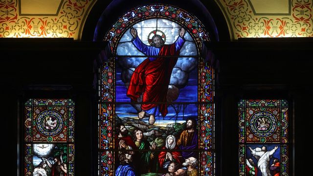 Le vitrail derrière l'autel de la cathédrale de la Sainte Trinité à Québec.  [Manuel Cohen - AFP]