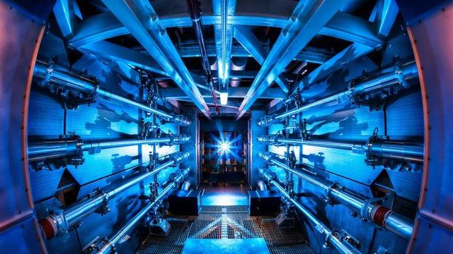 La recherche sur la fusion nucléaire a lieu au National Ignition Facility à Livermore, en Californie. [Damien Jemison, LLNL - NIF]