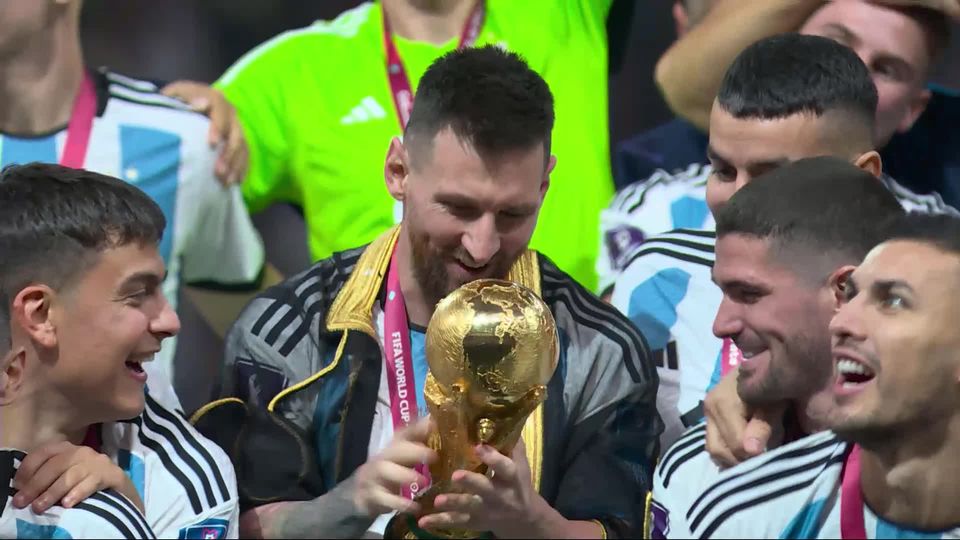 Finale, Argentine - France (tb 4-3): la remise des trophées (meilleurs buteurs, meilleurs joueurs, meilleurs gardiens) et la joie des Argentins avec la Coupe du monde [RTS]