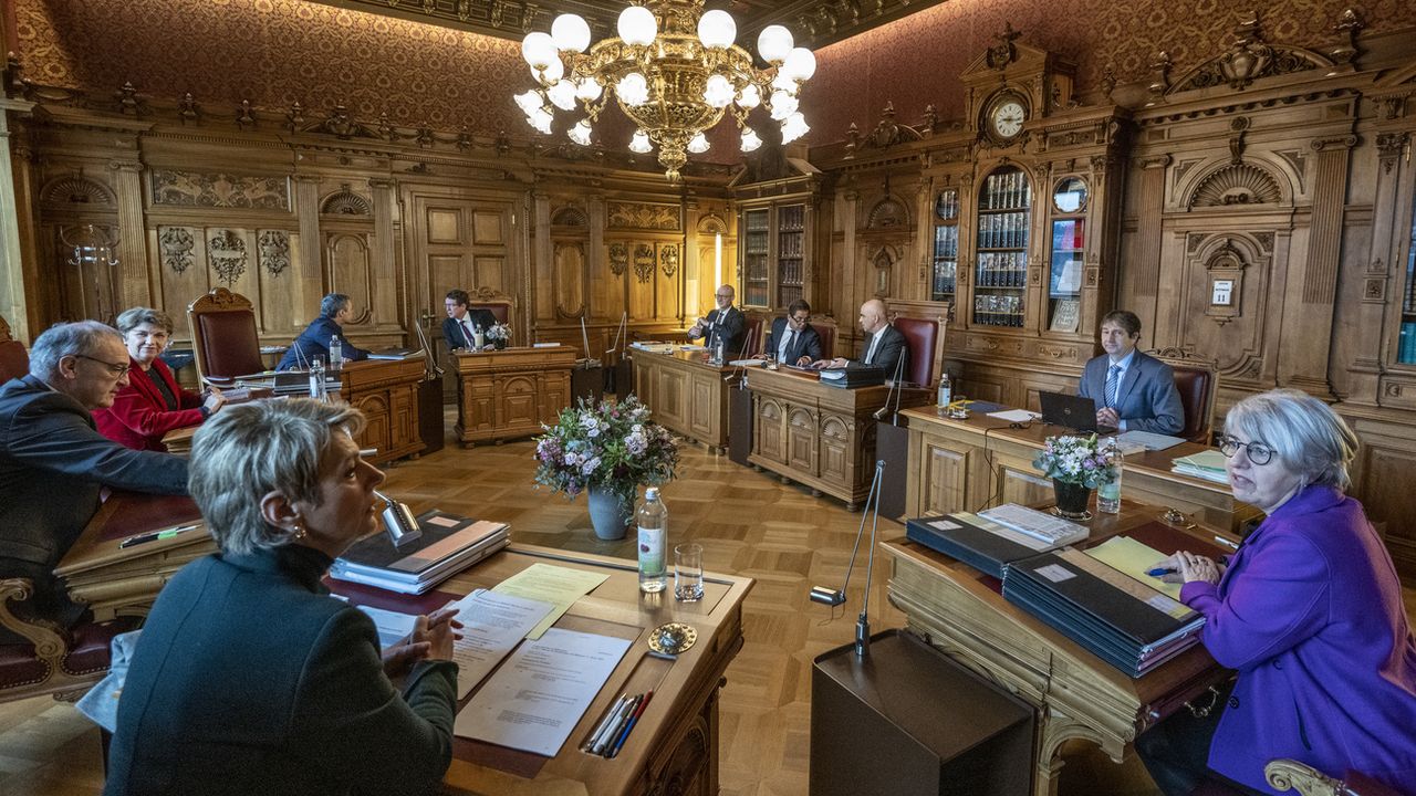 Le Conseil Fédéral en discussions à Berne. [Peter Schneide - Keystone]