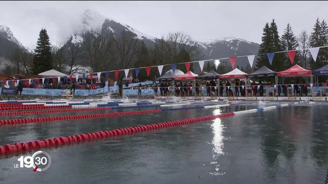 Le championnat du monde de natation en eau glacée a réuni 500 givrés à Samoëns, en France [RTS]