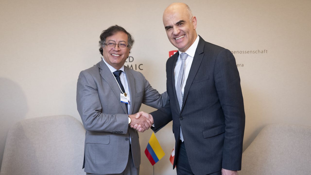 L'expertise de la Suisse en matière de paix saluée par le président colombien Gustavo Petro. [Laurent Gilliéron - Keystone]
