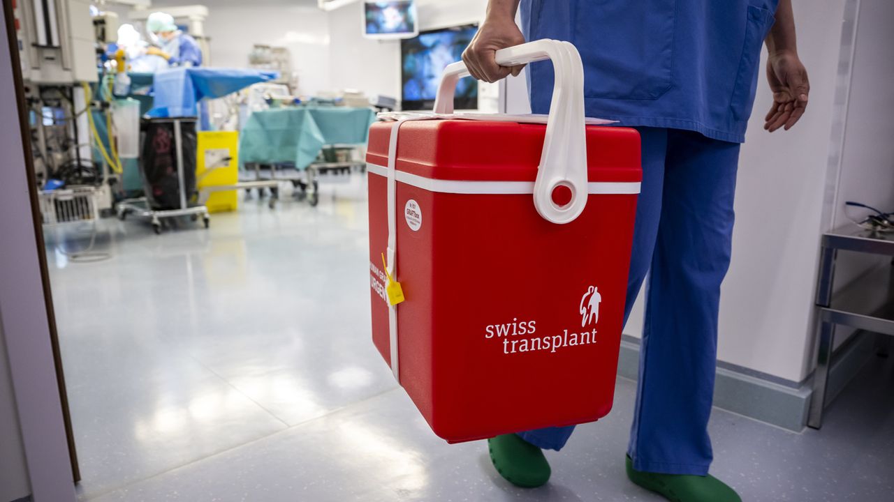 Le nombre de donneurs et de receveurs d'organes est resté stable en 2022. [Martial Trezzini - Keystone]