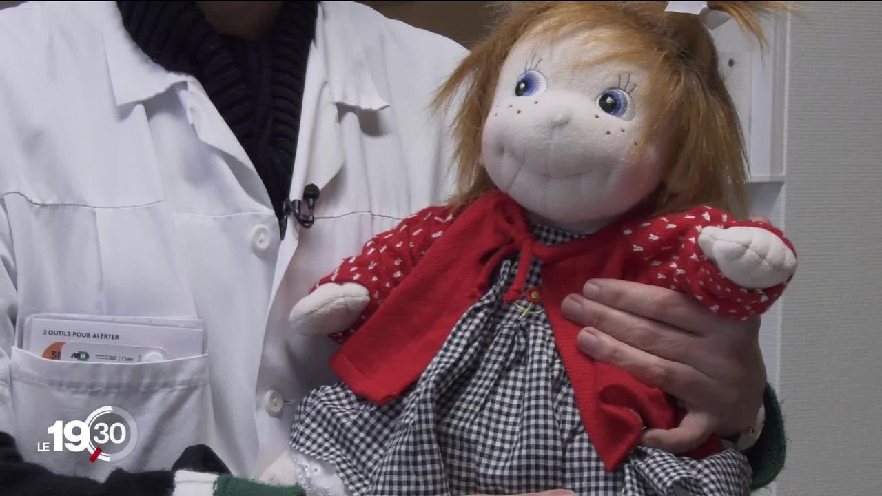 Au CHUV, des poupées au chevet des patients en gériatrie [RTS]