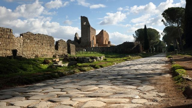 La fameuse Via Appia reliait Rome à Brindisi entre 312 et 264 av. J.-C. [Manuel Cohen - AFP]