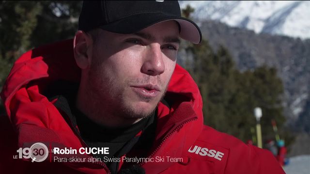 Le skieur alpin suisse, Robin Cuche a décroché trois médailles d’argent aux Mondiaux paralympiques. Son portrait. [RTS]