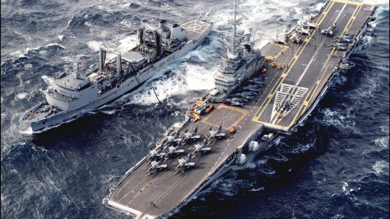 Le porte-avions Foch photographié en février 1994 dans la mer Adriatique.  [AFP]