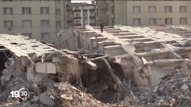 En Turquie, des promoteurs immobiliers dont les constructions se sont effondrées lors du séisme sont arrêtés pour avoir enfreint les normes sismiques [RTS]