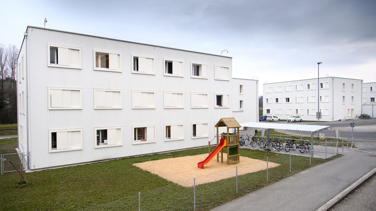 Un des bâtiments du centre pour refugiés de l'Etablissement vaudois d'accueil des migrants (EVAM) à Ecublens. [Laurent Gilliéron - Keystone]
