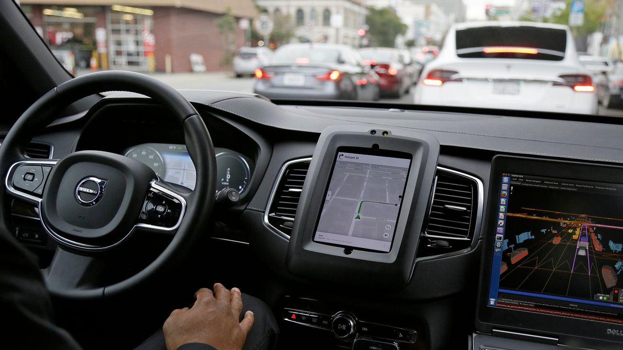 Voiture autonome d'Uber dans une rue de San Fransisco. [Eric Risberg - AP/Keystone]