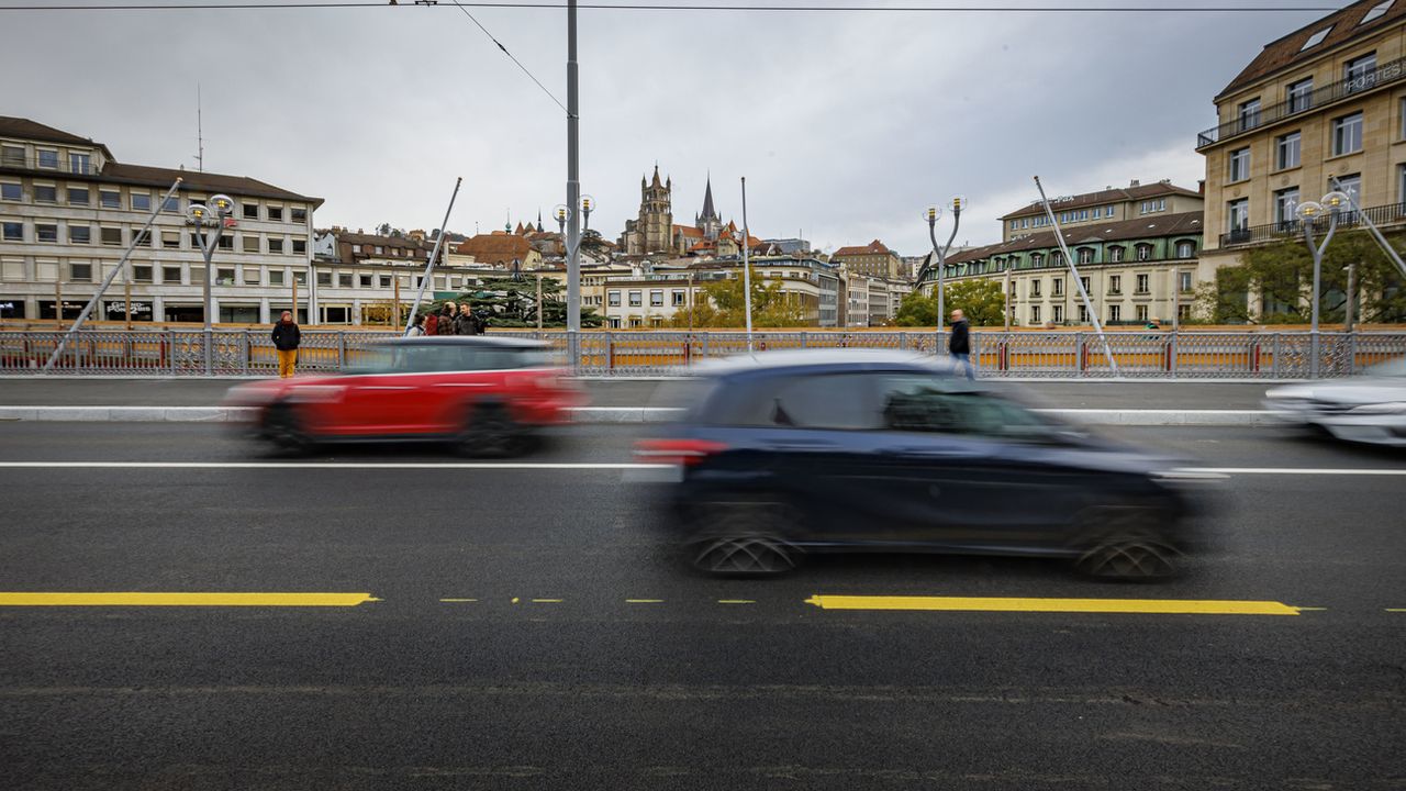 A Lausanne, la pétition pour un Grand-Pont sans voiture réunit 3703 signatures. [VALENTIN FLAURAUD - KEYSTONE]