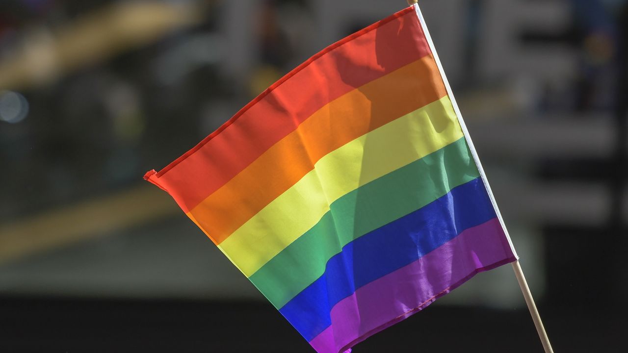 Neuchâtel veut un état des lieux des discriminations et des violences subies par les personnes LGBTIQ+. [Porter Binks - EPA/Keystone]