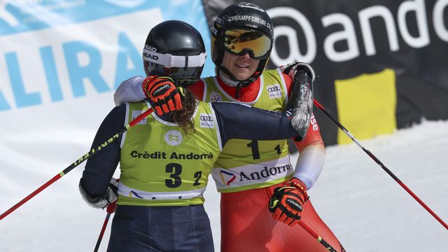 Andrea Ellenberger (de face) et la Suisse ont été vaincues en finale par la Norvège de Maria Therese Tviberg. [Alessandro Trovati - Keystone]