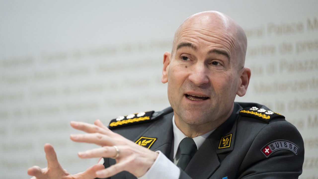 Le chef de l'armée suisse a dit jeudi soir son souhait de voir la Suisse participer davantage aux exercices de l'OTAN, et renforcer sa collaboration avec l'alliance atlantique. [Anthony Anex - Keystone]