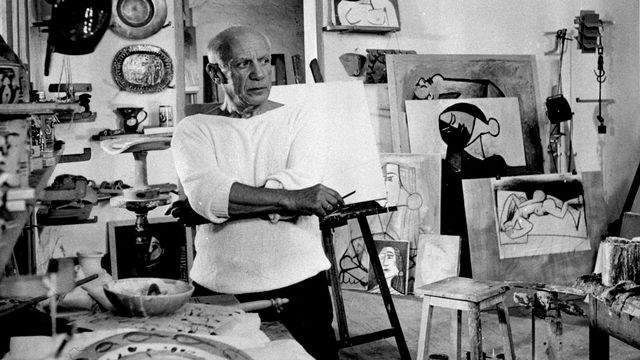 Pablo Picasso dans son atelier à Vallauris en 1953. [Keystone ]
