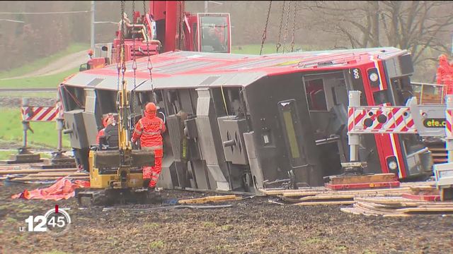 Quinze personnes ont été blessées, dont une grièvement, dans le déraillement de deux trains dans le canton de Berne [RTS]