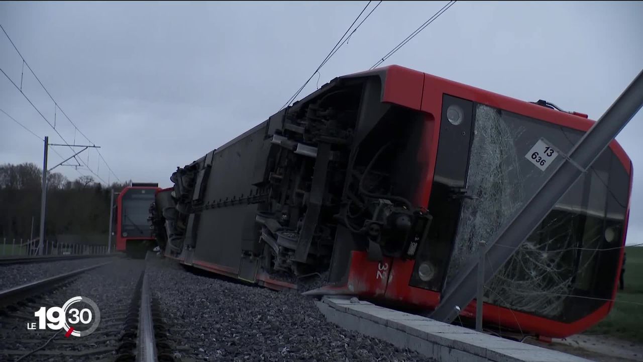 Ce sont vraisemblablement les fortes rafales de vent qui ont provoqué le déraillement de deux trains dans le canton de Berne [RTS]