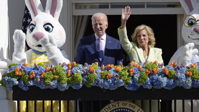Le couple Biden lors de la course aux oeufs à la Maison Blanche, 10.04.2023. [Susan Walsh - AP/Keystone]