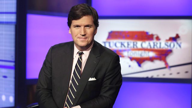 L'animateur conservateur vedette Tucker Carlson quitte l'antenne de Fox New. [Richard Drew / AP Photo - Keystone]