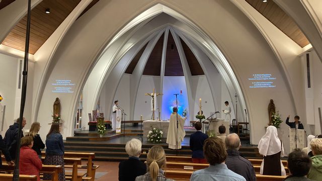 MESSE en direct de l’église Sainte-Thérèse de Lausanne, VD (2/2). [Grégory Roth - RTSreligion]