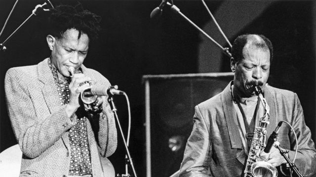 Le trompettiste Don Cherry et le saxophoniste Ornette Coleman le 31 octobre 1981 au Jazzfestival de Zurich. [Keystone]
