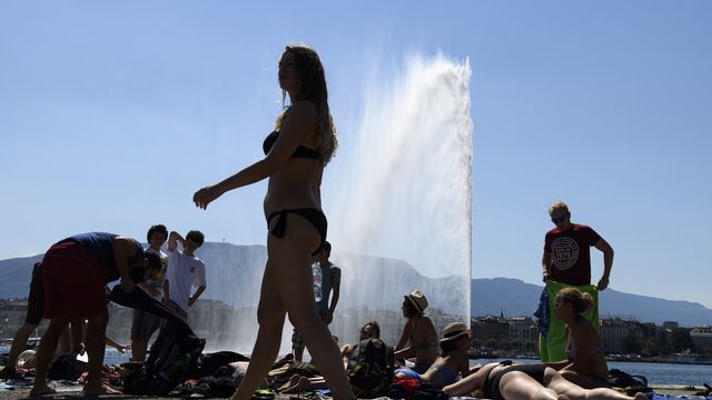 En février, la Ville de Genève avait décidé de supprimer l'article qui imposait des "tenues correctes" dans les piscines.  [Martial Trezzini - Keystone]