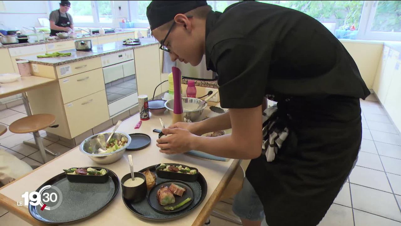 En Valais, des élèves du cycle d’orientation et cuisiniers en herbe se sont affrontés dans un concours culinaire [RTS]
