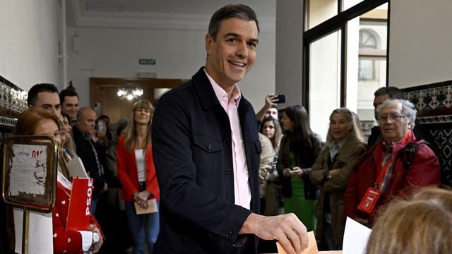 Net recul des socialistes de Pedro Sánchez aux élections locales en Espagne, selon les résultats officiels sur 90% des suffrages. [Javier Soriano - AFP]