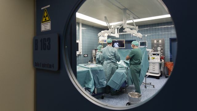 Un bloc opératoire à l'Hôpital du Valais, à Sion. [Aline Staub - Keystone]