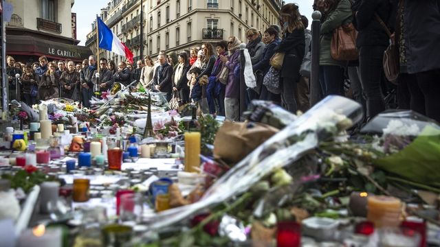 Une cérémonie d'hommage après les attentats de Paris, en novembre 2015. [Etienne Laurent - EPA]