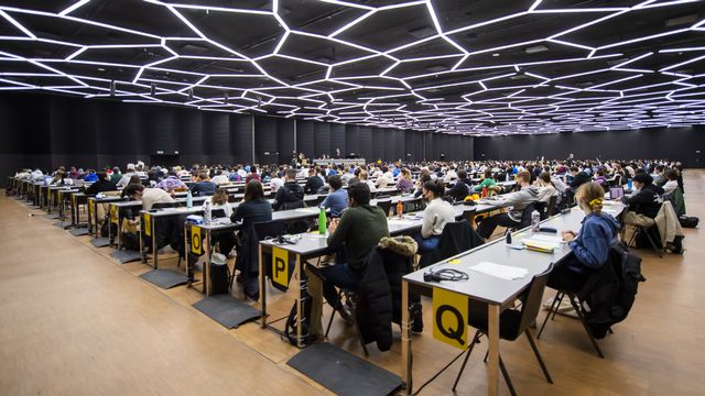 Les étudiants et étudiantes de l'université de Genève passeront désormais leurs examens de manière anonymisée. [Martial Trezzini - Keystone]