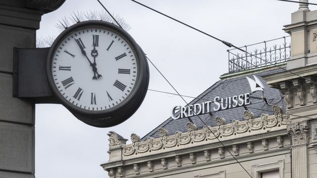 L'annonce du rachat de Credit Suisse par UBS a provoqué l'inquiétude de la clientèle du numéro deux bancaire helvétique et du personnel des deux institutions suisses. [Ennio Leanza - Keystone]