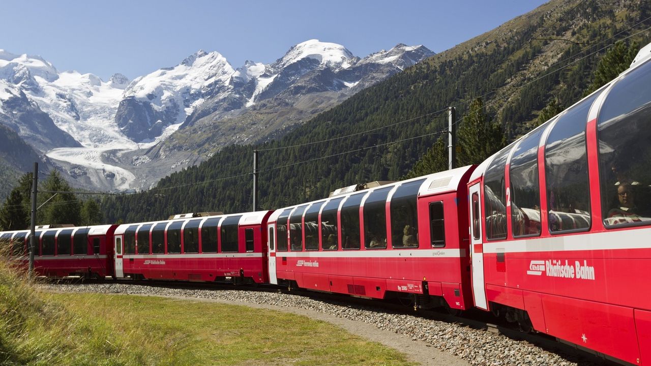 Le Bernina Express des Chemins de fer rhétiques (RhB) a 50 ans [Arno Balzarini) - KEYSTONE]