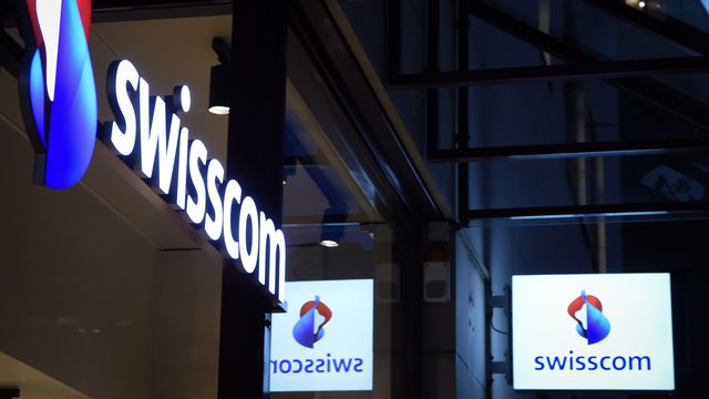 Swisscom renonce à augmenter les prix des abonnements pour la clientèle privée jusqu'à la fin 2024. [Melanie Duchene - Keystone]