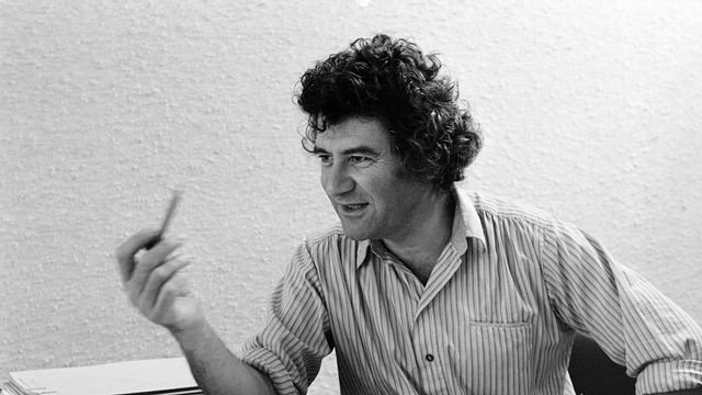 Portrait de Jacques Rozier durant le tournage de son film "marketing mix", en 1979. [Laszlo Ruszka  - Ina via AFP]